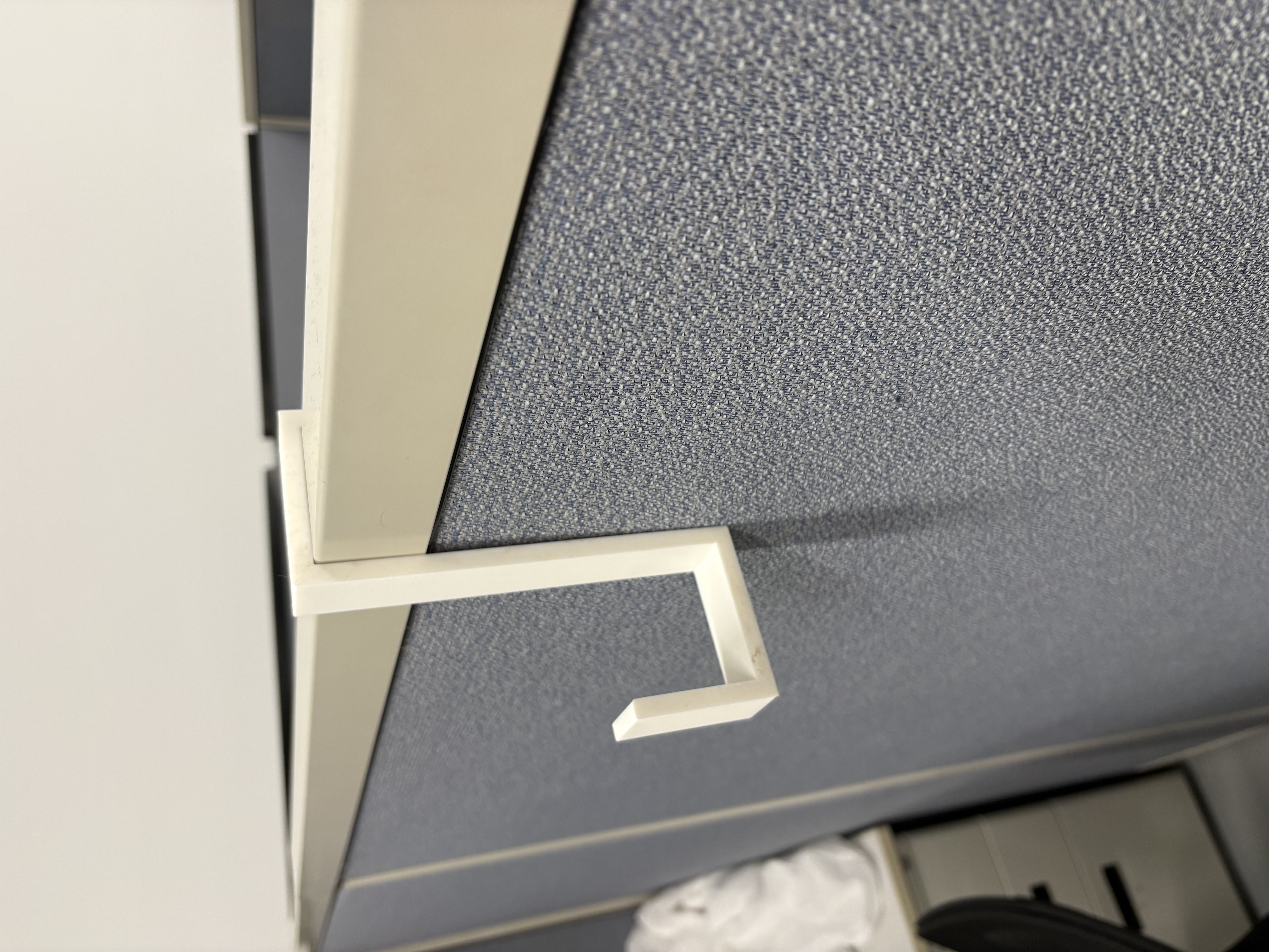 3D Coat hanger for cubicles